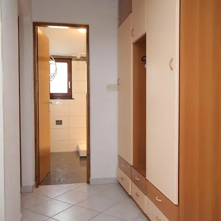Family Friendly With A Swimming Pool Nin, Zadar - 6560 דירה נין