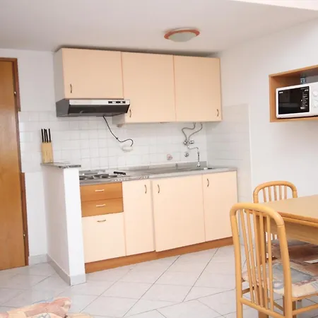 Family Friendly With A Swimming Pool Nin, Zadar - 6560 דירה נין