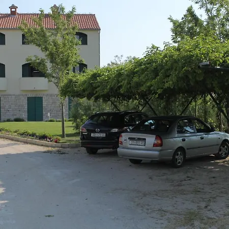Family-friendly With Swimming Pool Nin, Zadar - 6560 アパート
