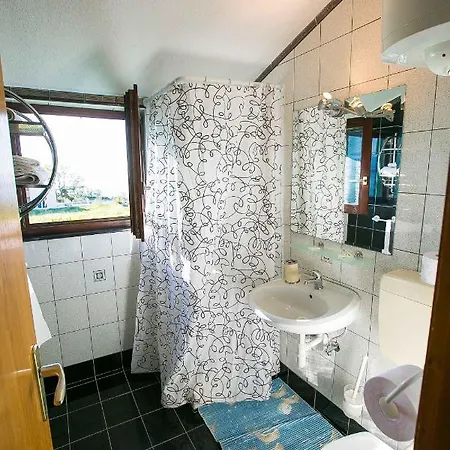 Family Friendly With A Swimming Pool Nin, Zadar - 6560 Apartament *